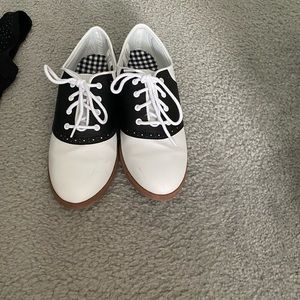 Women’s Saddle Shoes